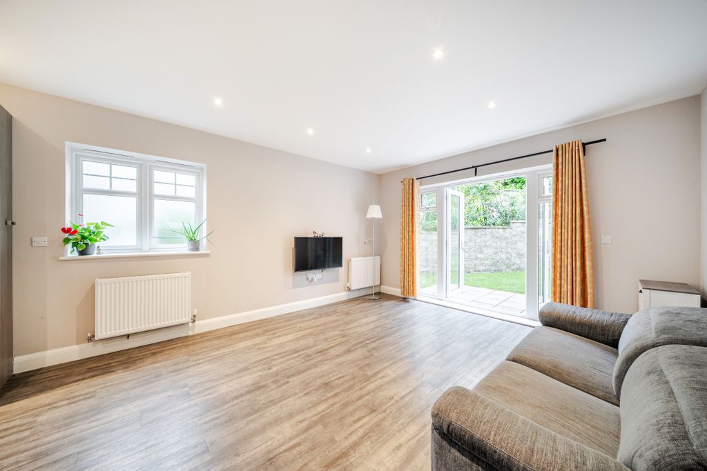 Additional image 4 of 2 bed flat for saleTupwood Lane, Caterham CR3