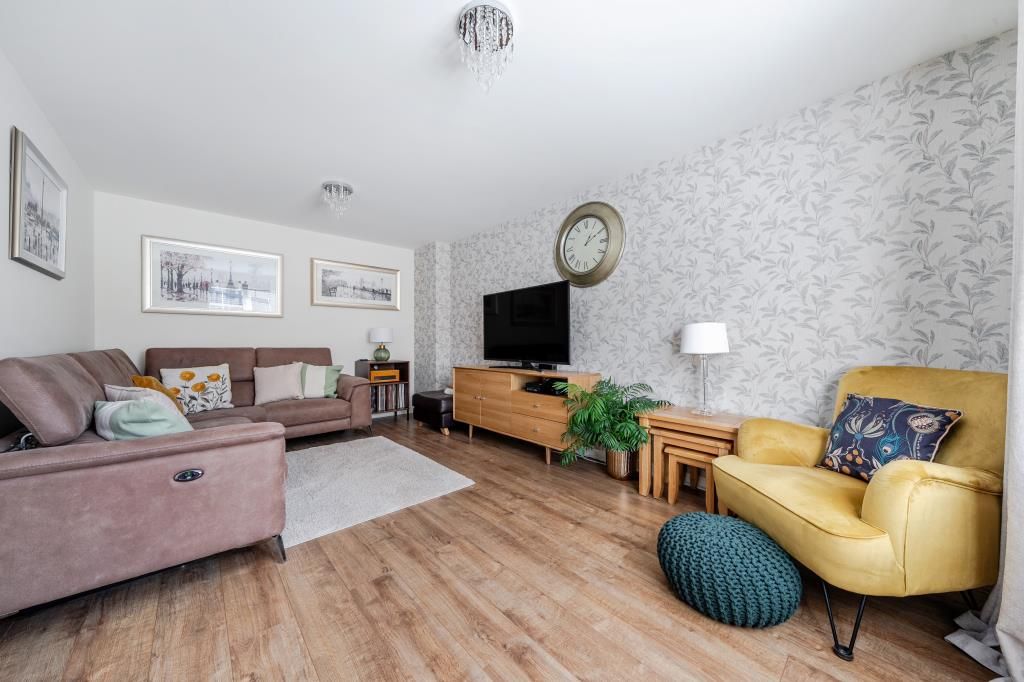 3 bed link detached house for saleSwinbrook Park, Carterton, Oxfordshire OX18 photo 2