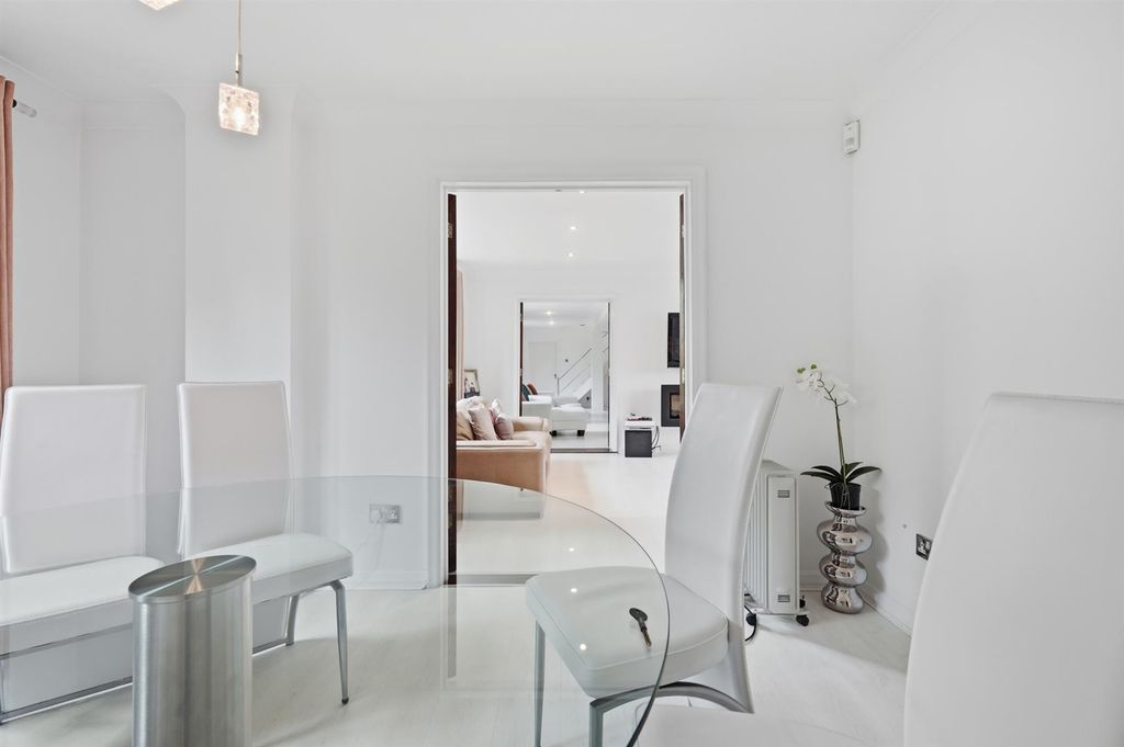 Additional image 14 of 6 bed detached house for saleBromley Lane, Chislehurst BR7