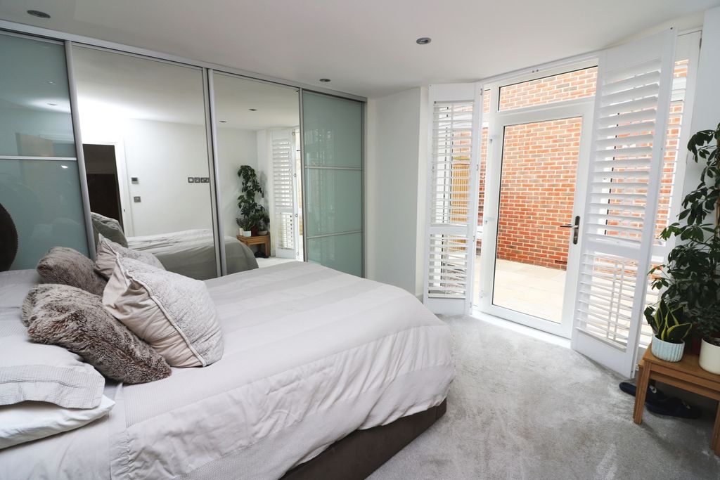 Additional image 7 of 2 bed maisonette for saleGuildford Street, Chertsey, Surrey KT16