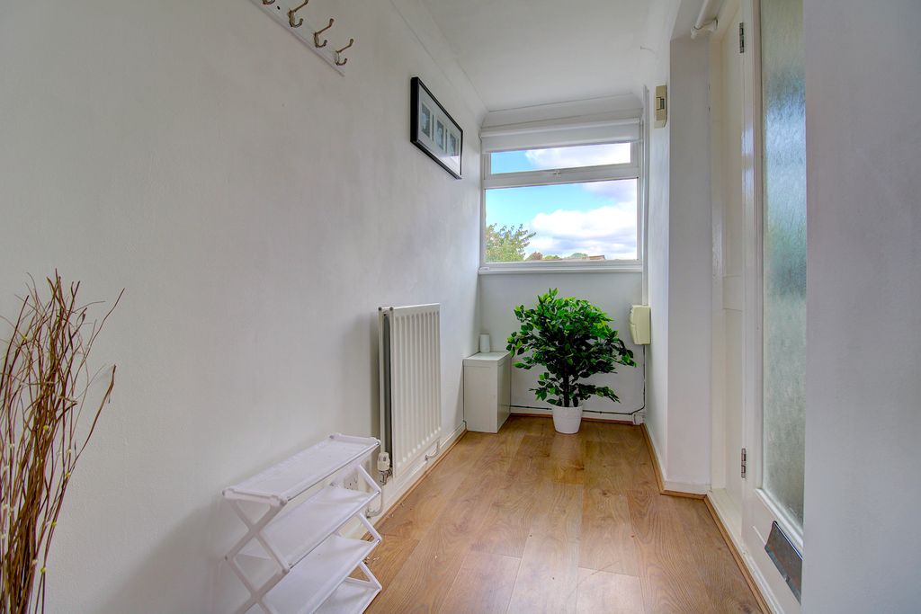 Additional image 4 of 3 bed flat for saleGarrick Road, Lichfield WS13