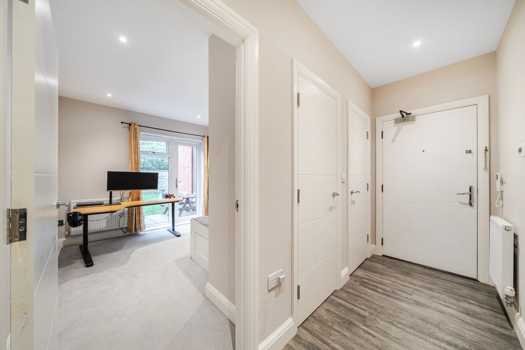 Additional image 11 of 2 bed flat for saleTupwood Lane, Caterham CR3