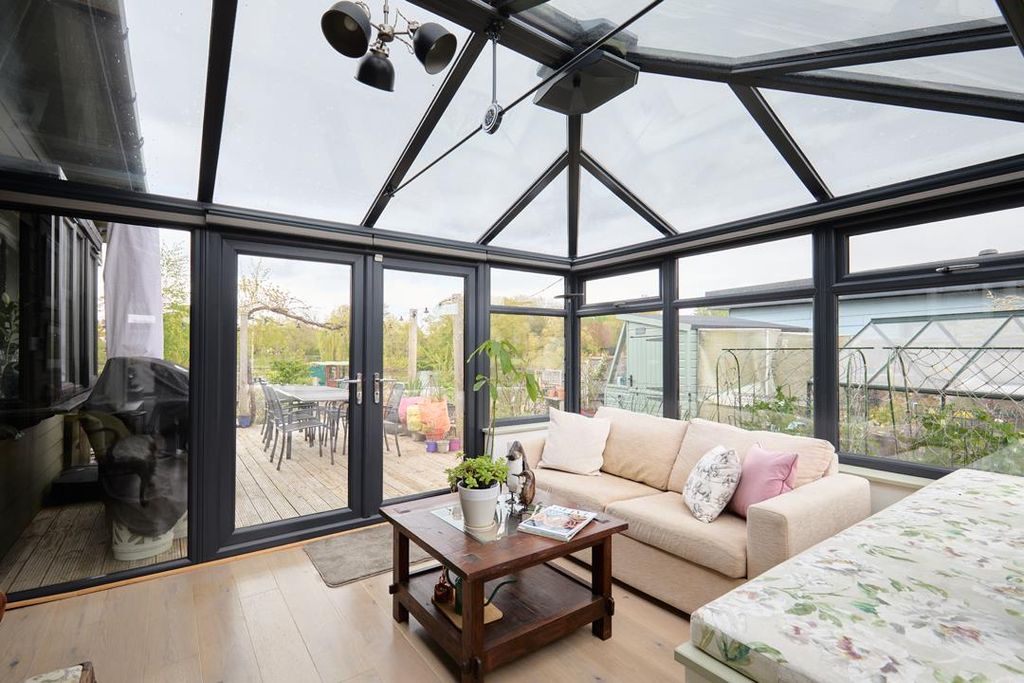 Additional image 9 of 2 bed detached house for saleLaleham Reach, Chertsey KT16