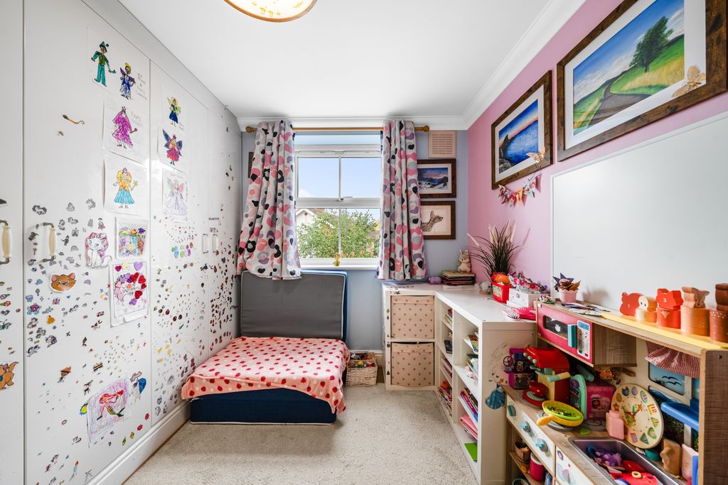 Additional image 12 of 2 bed flat for saleChertsey, Surrey KT16
