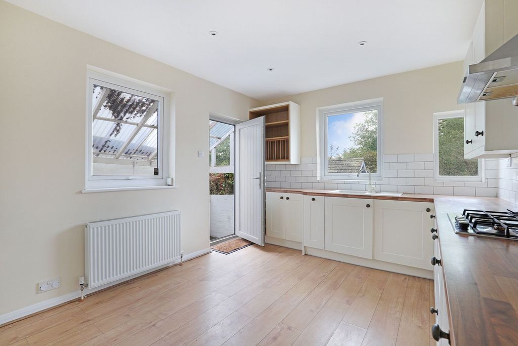 Additional image 9 of 3 bed detached house for saleRoebuck Lane, Buckhurst Hill IG9