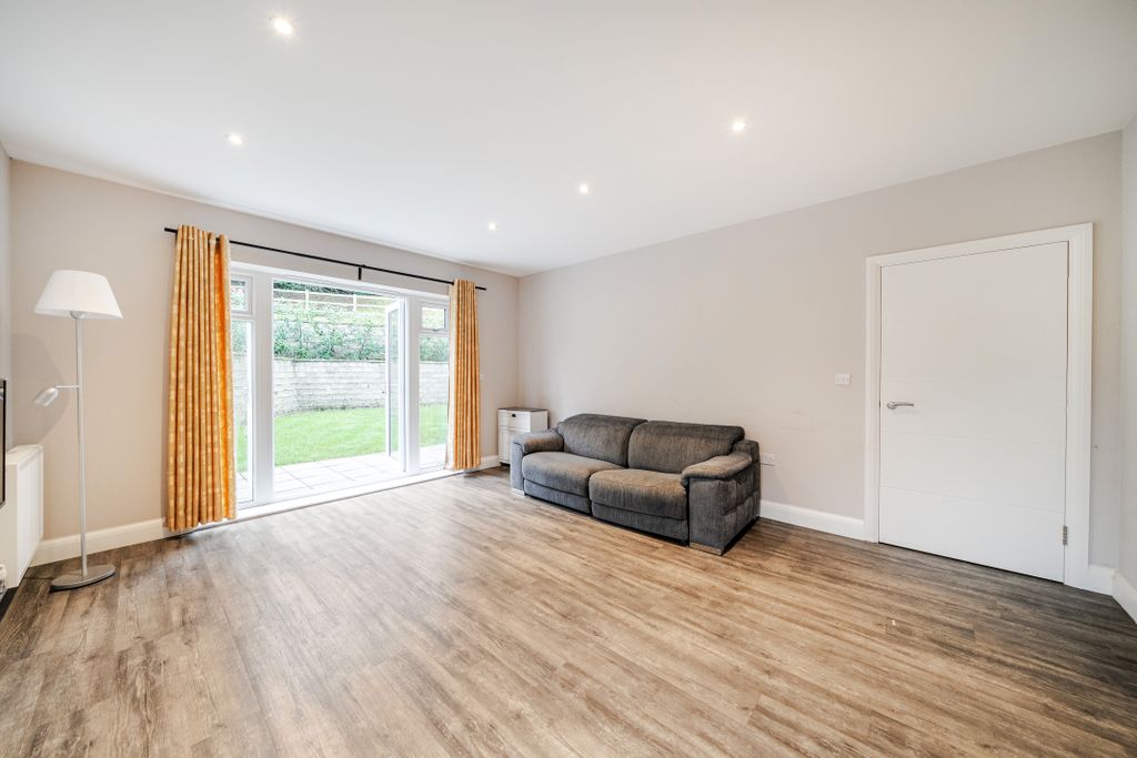 Additional image 6 of 2 bed flat for saleTupwood Lane, Caterham CR3