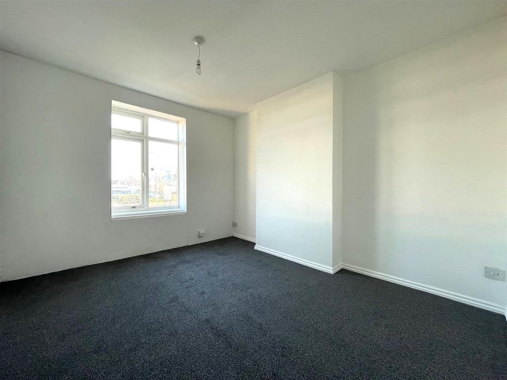 Additional image 4 of 13 bed flat for saleOld Road, Clacton On Sea CO15