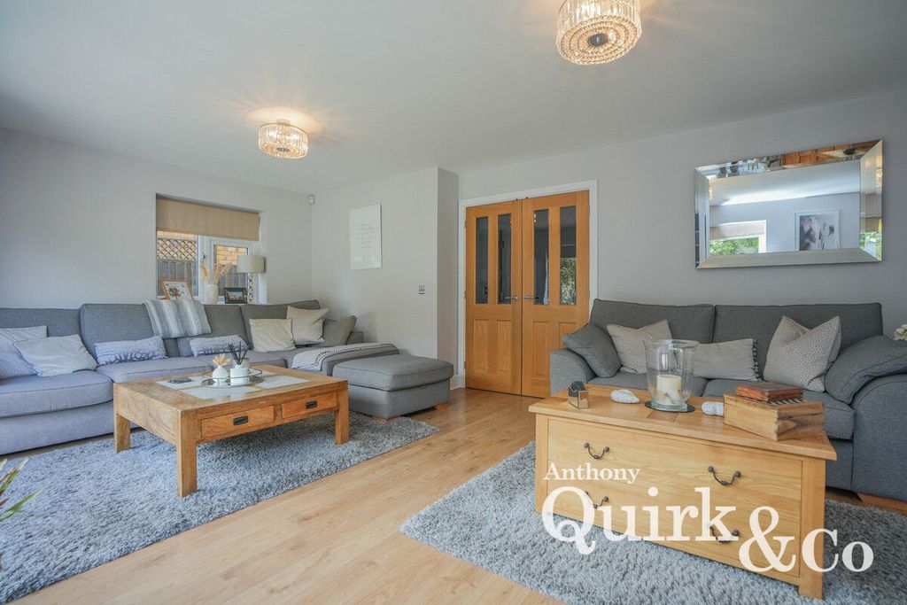 Additional image 8 of 4 bed detached house for saleChurch Parade, Canvey Island SS8