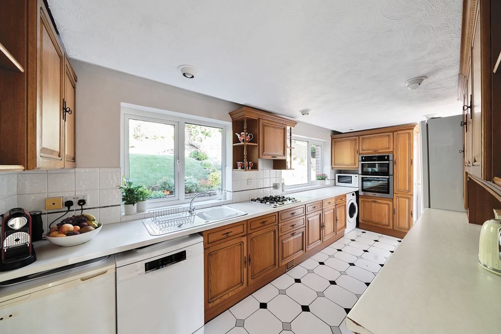 Additional image 7 of 4 bed detached house for saleBradenhurst Close, Caterham CR3