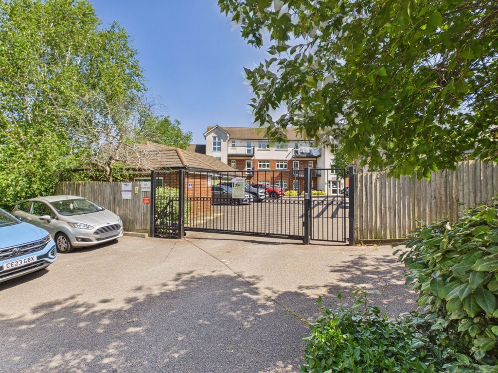 Additional image 14 of 2 bed flat for saleHawkes Court, Chesham, Buckinghamshire HP5