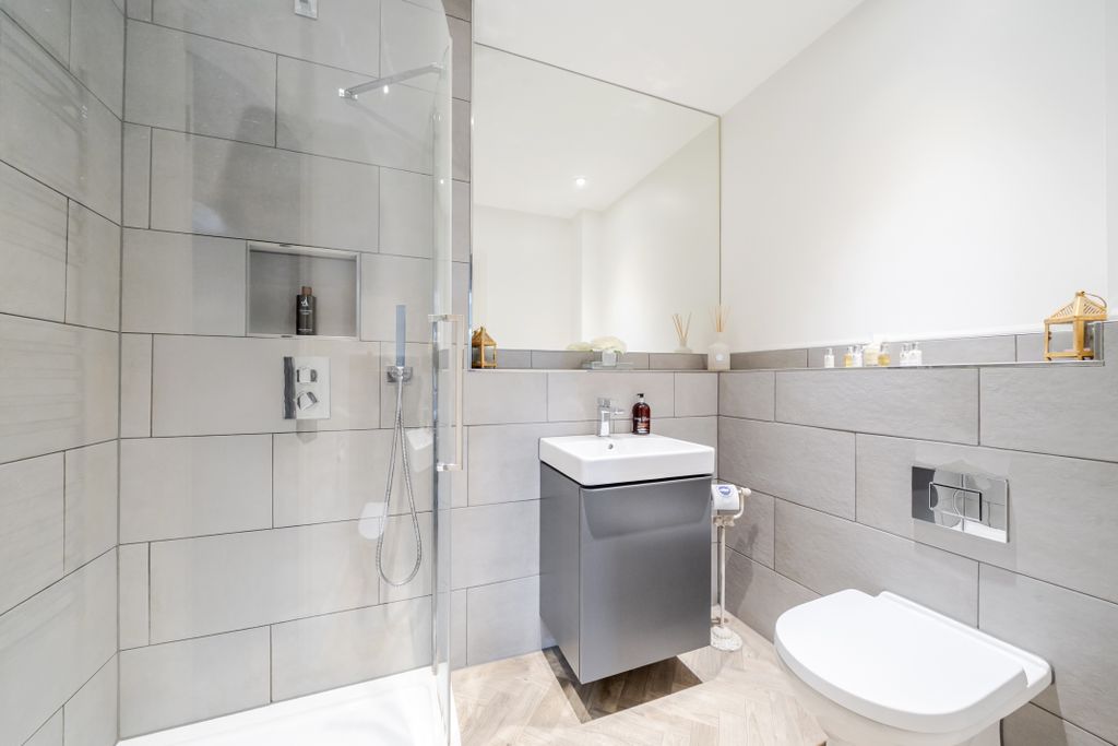 Additional image 12 of 2 bed flat for saleChurch Hill, Caterham CR3