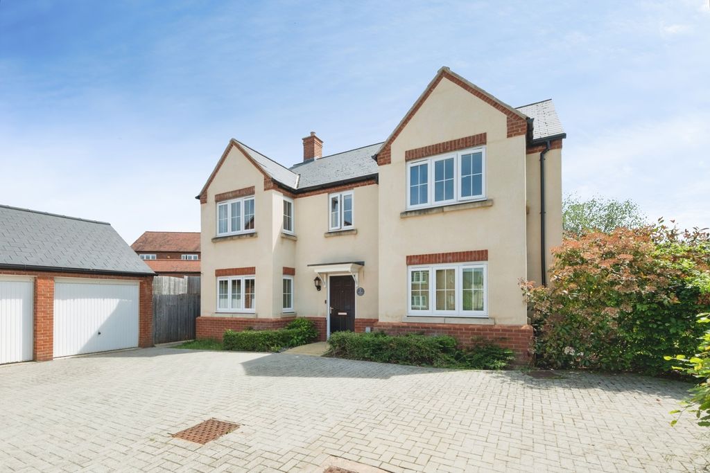 5 bed detached house for saleTurnpin Close, Buckingham, Buckinghamshire MK18