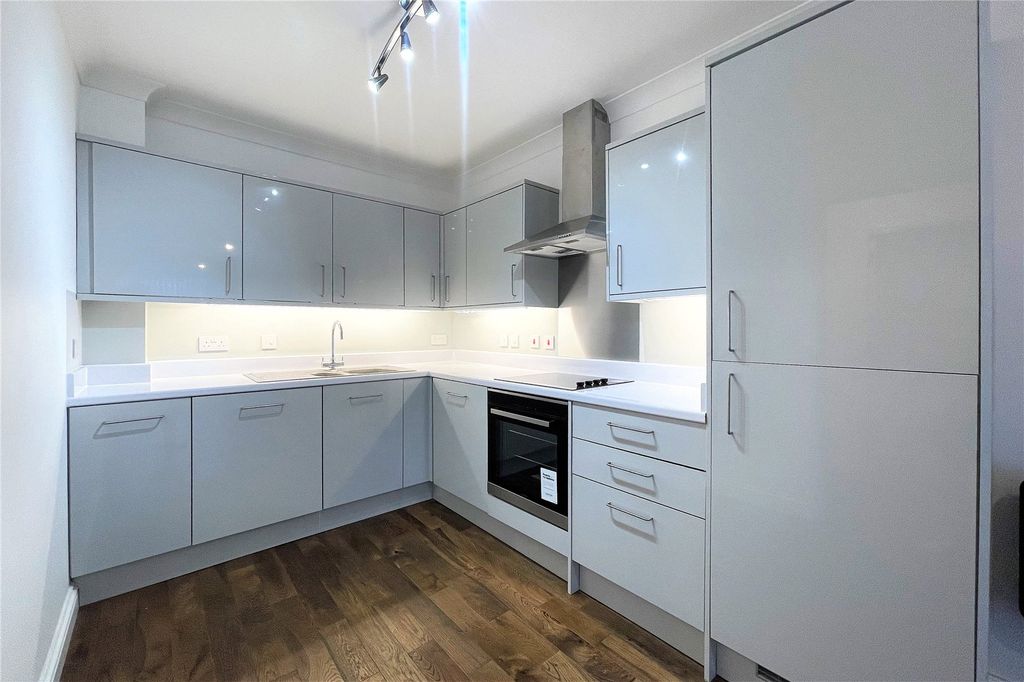 Additional image 3 of 2 bed flat for saleLondon Road, Camberley, Surrey GU15