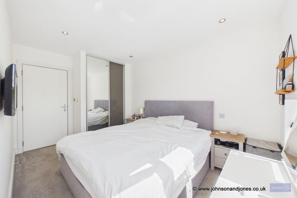 Additional image 9 of 2 bed flat for saleCoronation House, Chertsey KT16