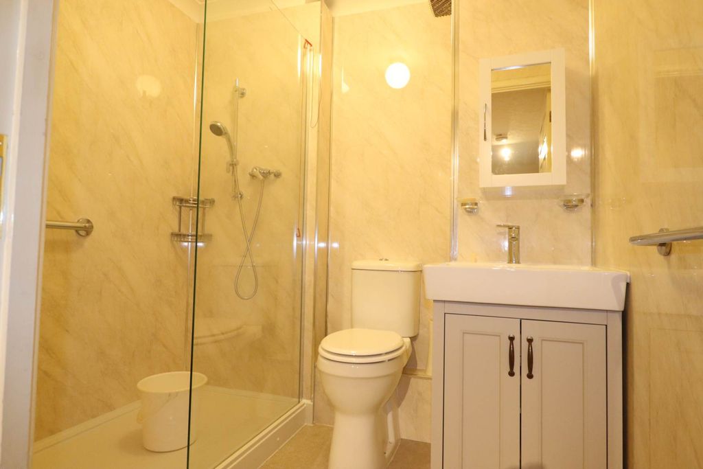 Additional image 4 of 1 bed flat for saleChurchill Court, Marlborough SN8