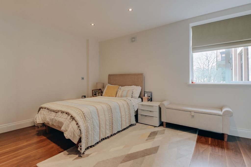Additional image 4 of 2 bed flat for saleArgyll House, Royal Connaught Park, Bushey WD23