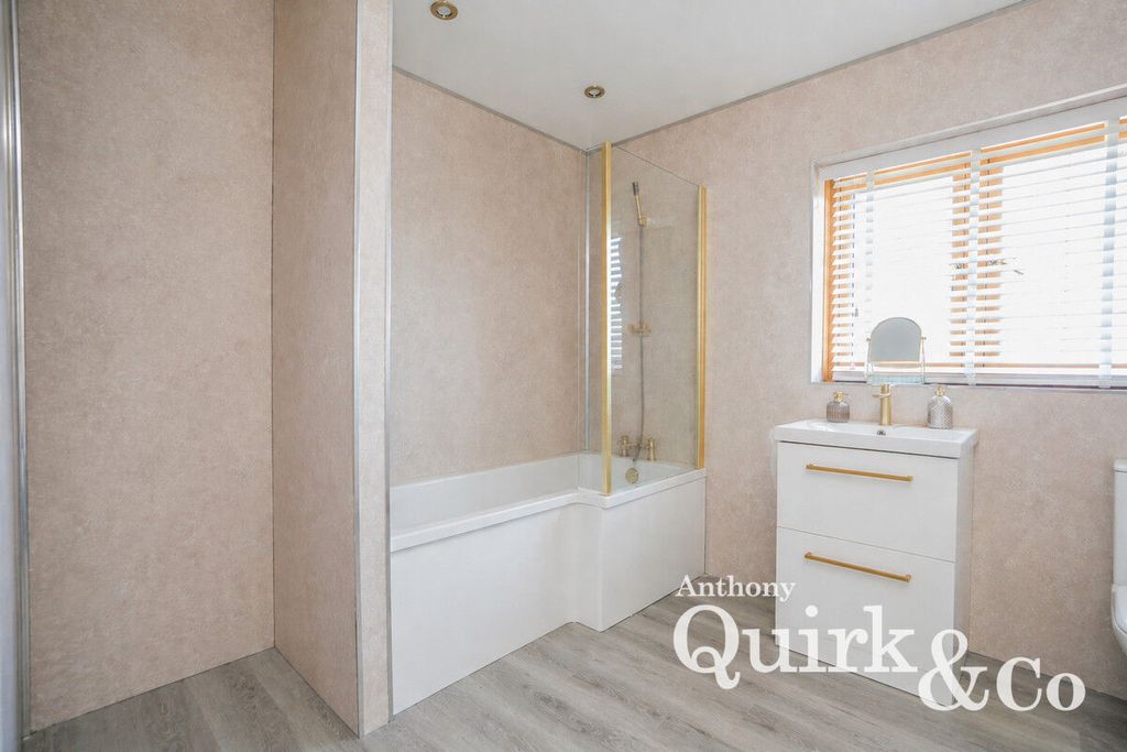 Additional image 20 of 4 bed detached house for salePrince William Avenue, Canvey Island SS8