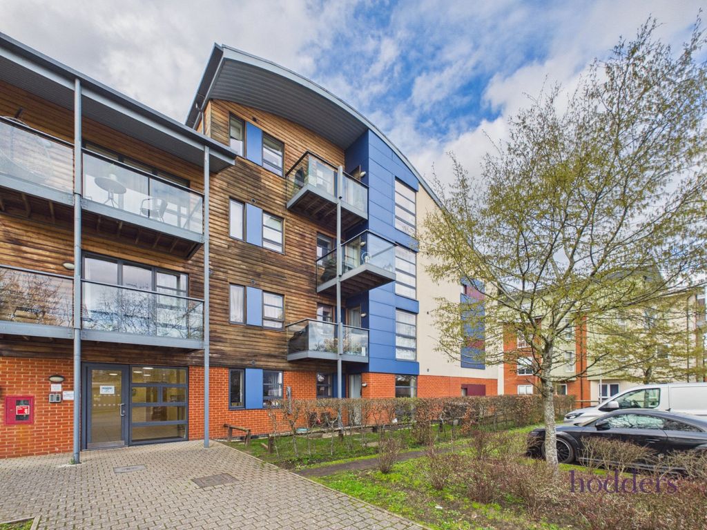 Additional image 5 of 2 bed flat for salePretoria Road, Chertsey, Surrey KT16