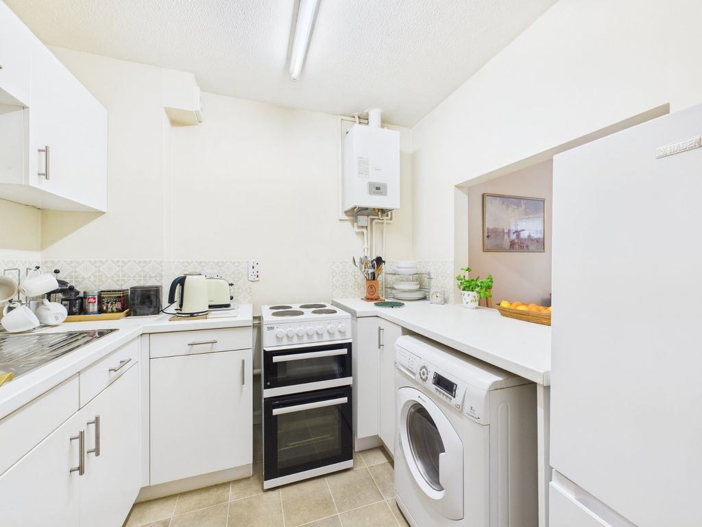 Additional image 6 of 3 bed flat for saleAvenue House, Park Road, Chesham, Buckinghamshire HP5