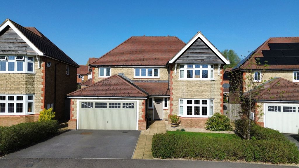 4 bed detached house for saleMorgans Road, Calne SN11