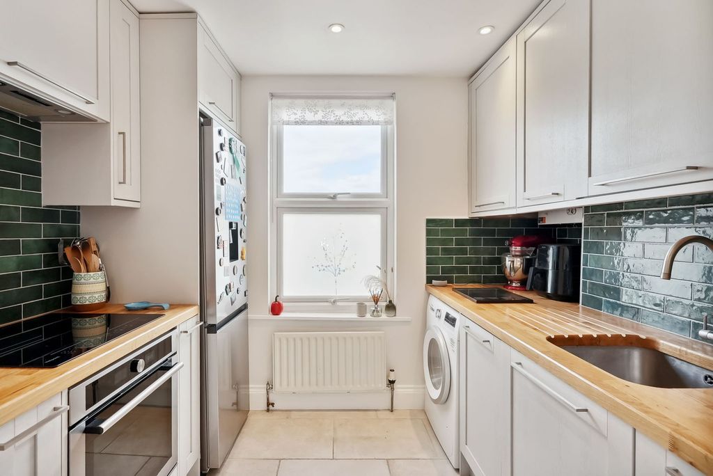 Additional image 11 of 2 bed flat for salePark Lane, Carshalton SM5