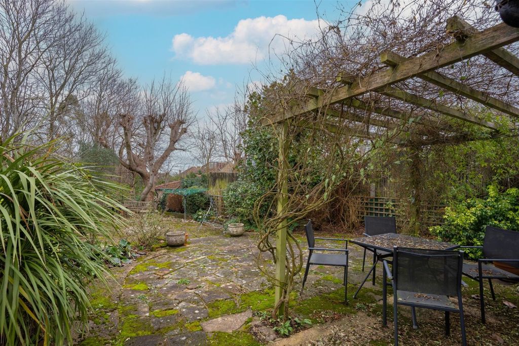 Additional image 10 of 3 bed semi-detached house for saleSparrows Herne, Bushey, Hertfordshire WD23