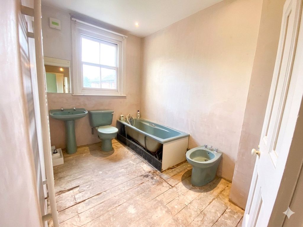 Additional image 9 of 3 bed flat for saleLondon Road, Camberley, Surrey GU15