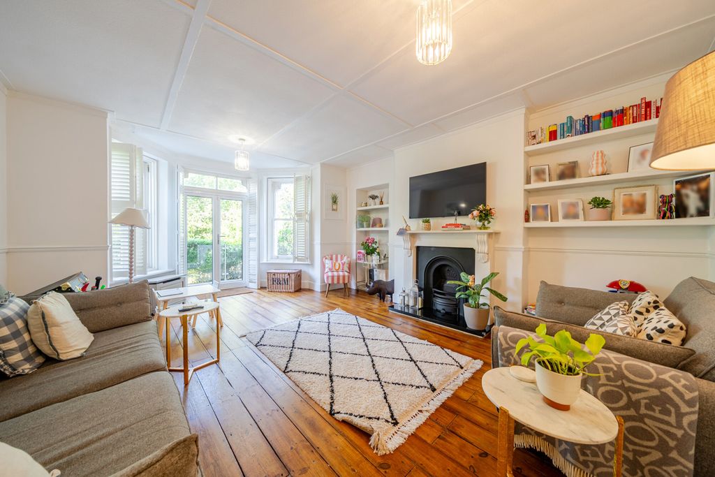 Additional image 2 of 4 bed flat for saleSusan Wood, Chislehurst BR7