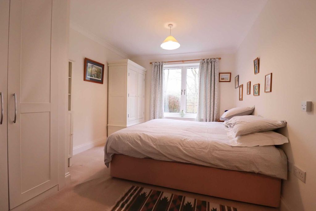 Additional image 7 of 2 bed flat for salePriory Court, Marlborough SN8