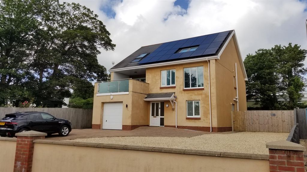 5 bed detached house for saleClos Y Lloetrach, Pembrey, Burry Port SA16