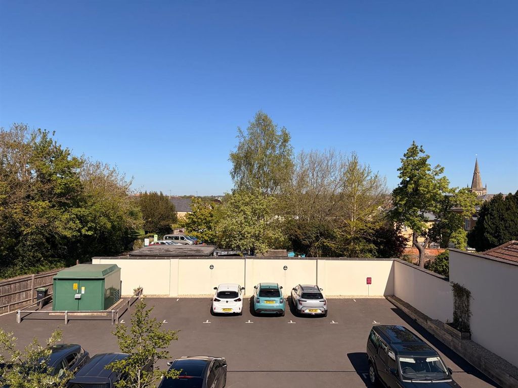 Additional image 9 of 2 bed flat for saleSt Andrew's Lodge, The Causeway, Chippenham SN15
