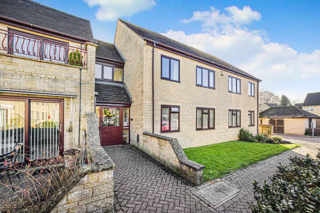 Additional image 12 of 2 bed flat for saleTrafalgar Road, Cirencester, Gloucestershire GL7