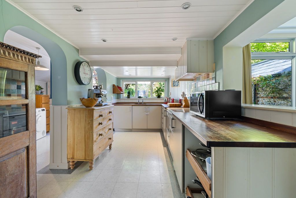 Additional image 8 of 4 bed semi-detached house for saleWhyke Road, Chichester PO19