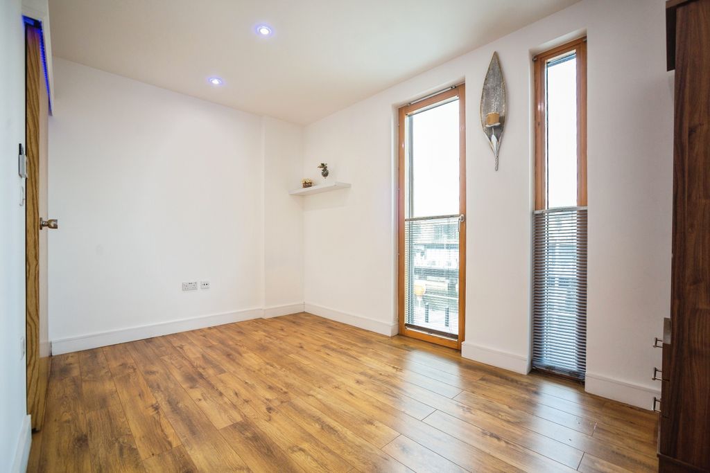 Additional image 8 of 2 bed flat for saleDock Head Road, Chatham ME4