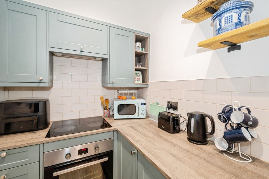 Additional image 8 of 3 bed flat for saleKing Street, Tavistock PL19