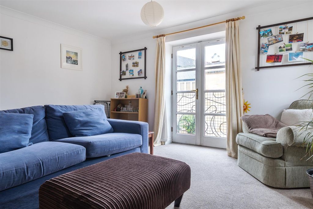 Additional image 4 of 3 bed flat for saleChapel Mews, Chippenham SN15