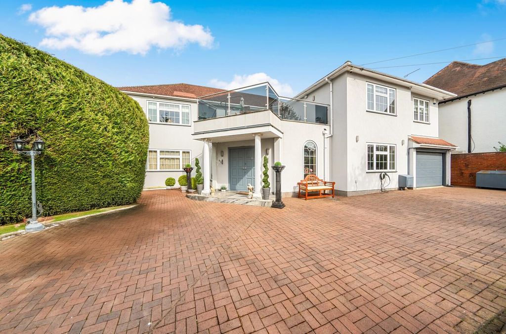 5 bed detached house for saleHartsbourne Road WD23