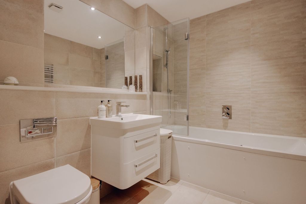 Additional image 5 of 2 bed flat for saleArgyll House, Royal Connaught Park, Bushey WD23