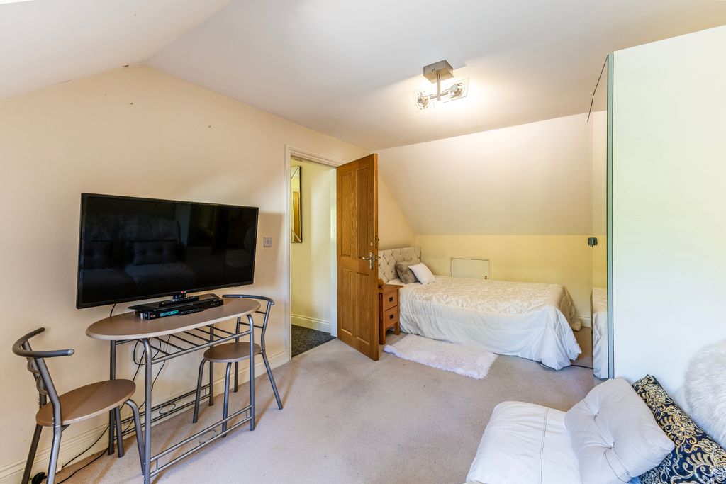 Additional image 19 of 4 bed detached house for saleHawthorne Gardens, Caterham CR3
