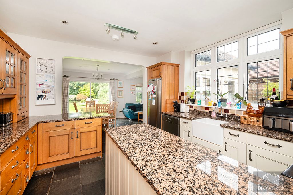 Additional image 6 of 5 bed detached house for saleHeathfield Road, Bushey, Hertfordshire WD23