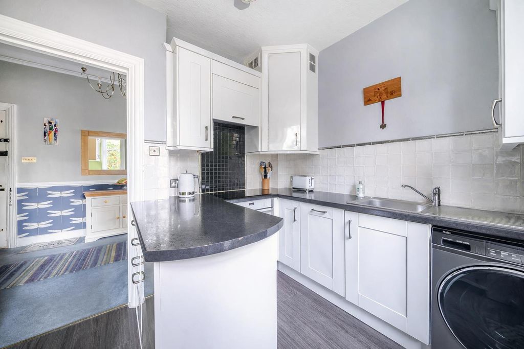 Additional image 18 of 3 bed flat for saleChurch Hill, Camberley GU15
