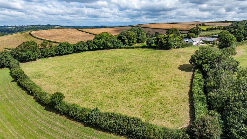 4 bed detached house for saleChulmleigh, Devon EX18 photo 2
