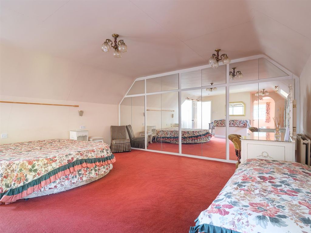 Additional image 10 of 4 bed detached house for saleOld Hardenhuish Lane, Chippenham SN14