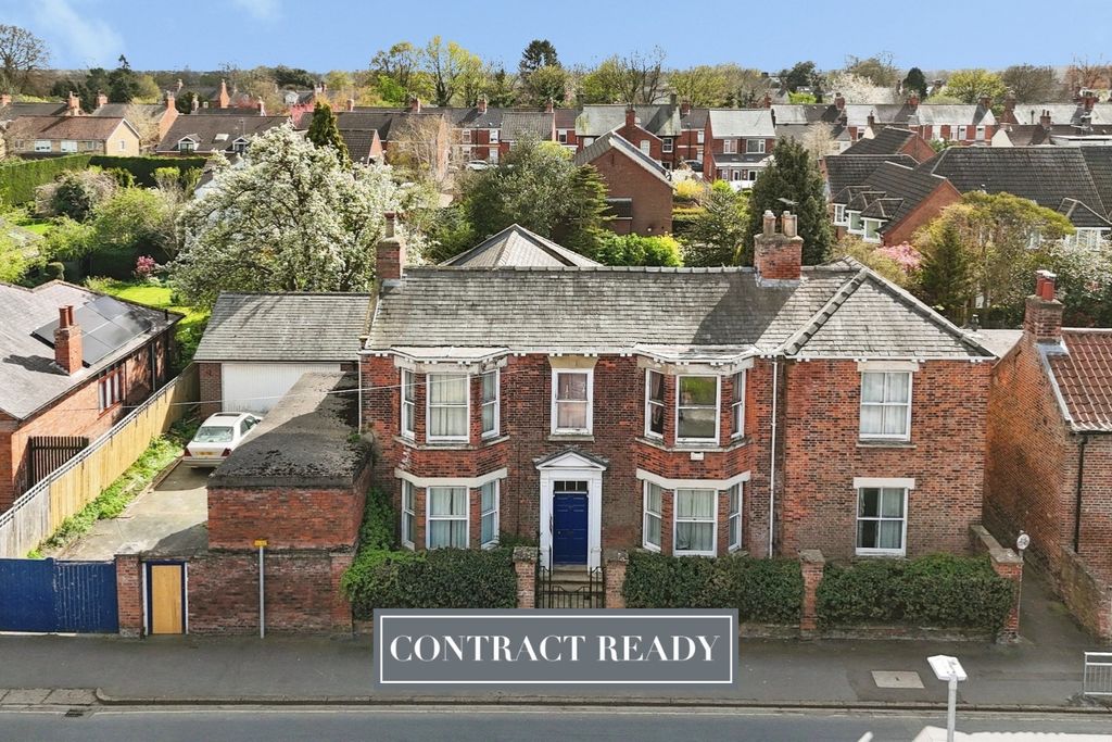 6 bed detached house for saleHallgate, Cottingham, East Riding Of Yorkshire HU16 photo 4