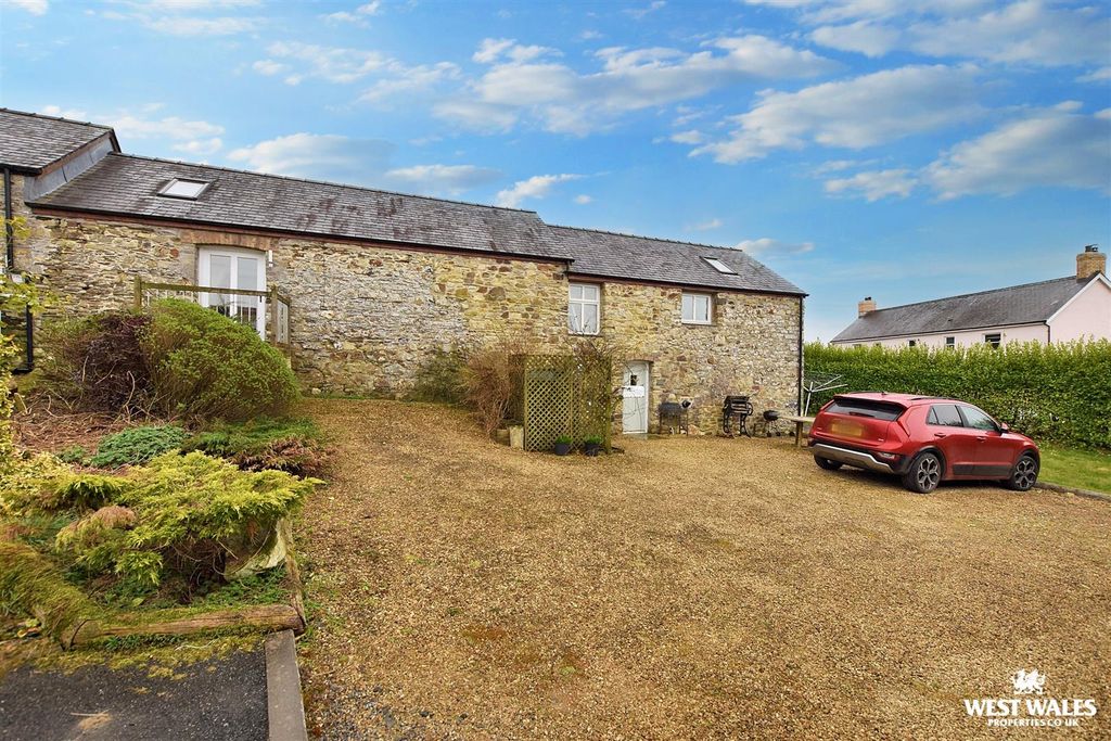 3 bed barn conversion for saleNew Moat, Clarbeston Road SA63 photo 2