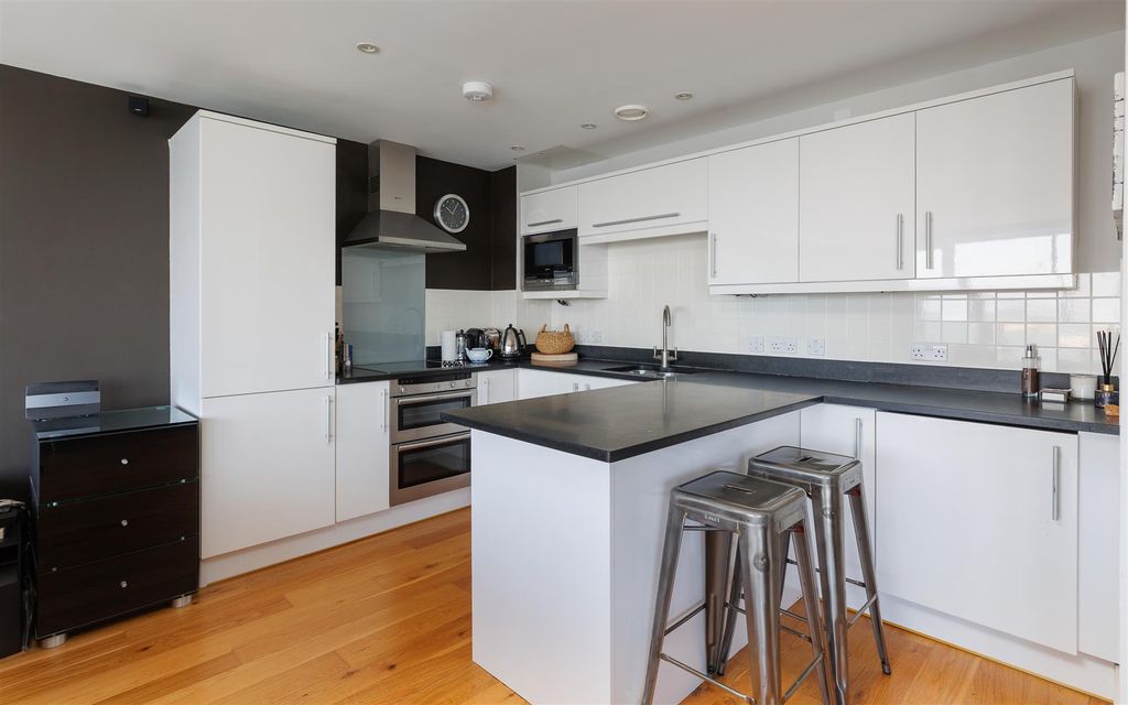 Additional image 8 of 3 bed flat for saleCowes, Isle Of Wight PO31