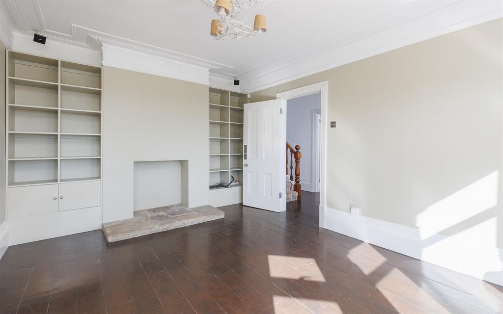 Additional image 4 of 5 bed detached house for saleCowes, Isle Of Wight PO31