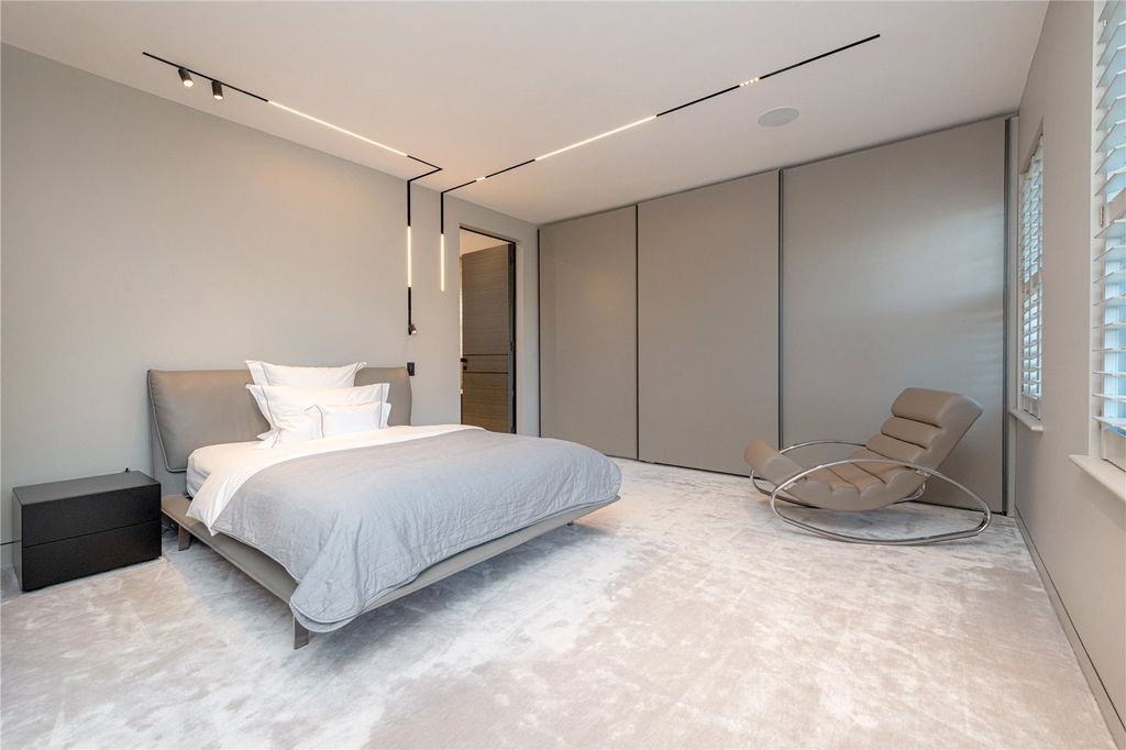 Additional image 15 of 5 bed detached house for saleFairmile Avenue, Cobham, Surrey KT11
