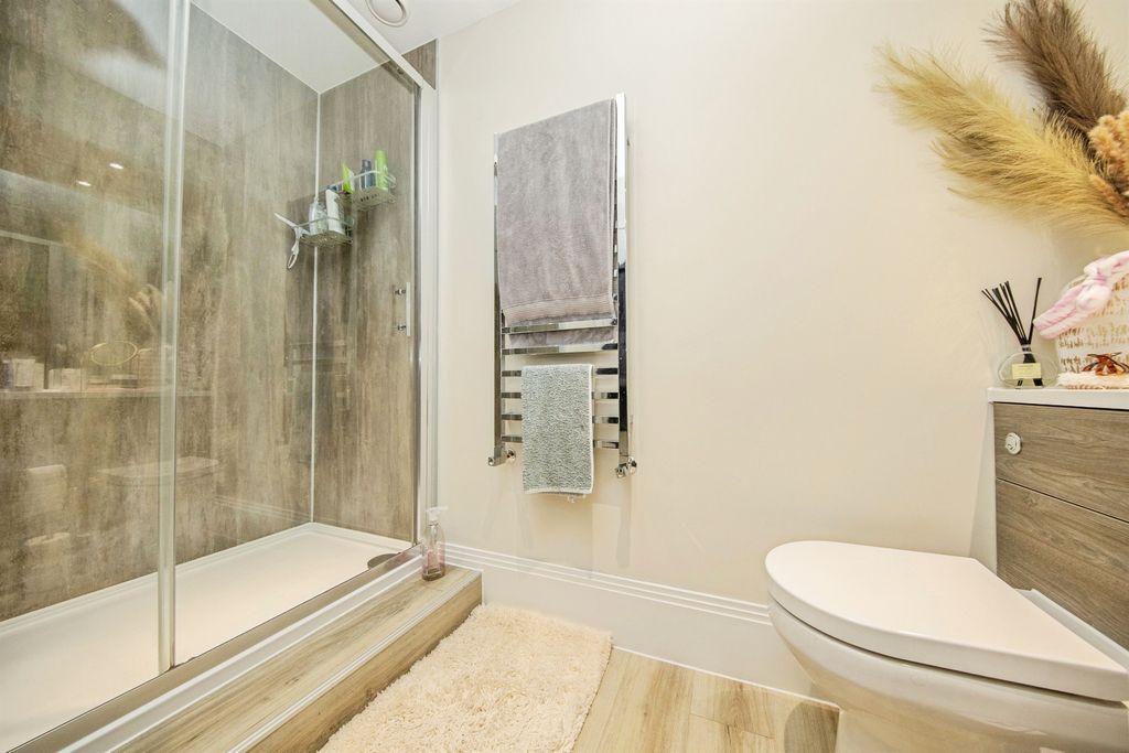 Additional image 14 of 2 bed flat for saleBergholt Road, Colchester CO4