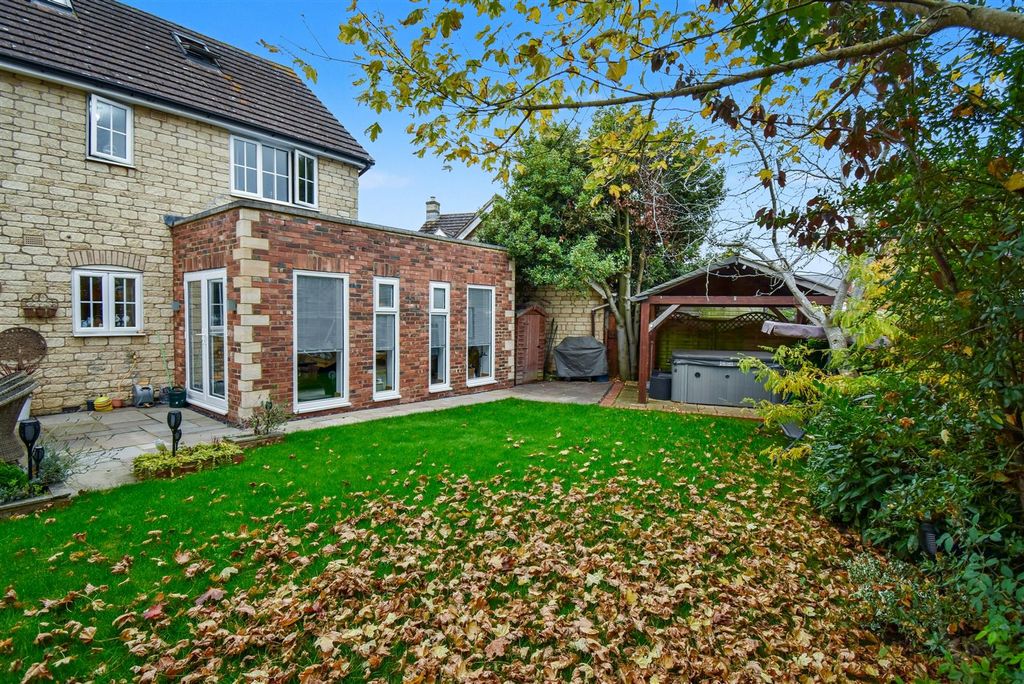 Additional image 27 of 6 bed detached house for saleNN17, Bramblewood Road, Weldon